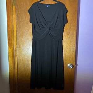Chaps Black Midi Dress with Elegant Twist Front